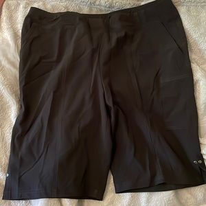 NWT Chico’s Zenergy walking shorts size 2.5 (14)